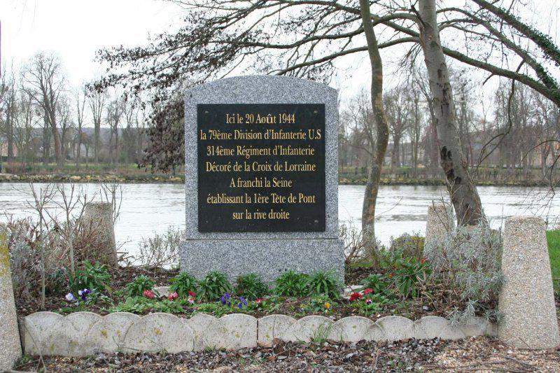 Stèle - Bords de Seine